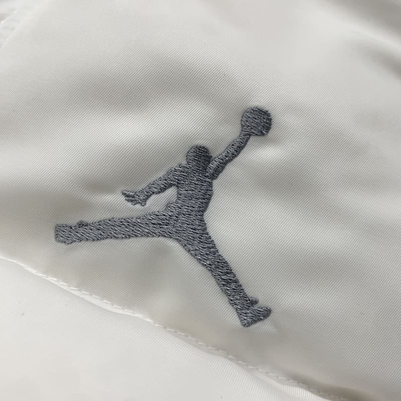 Chaqueta Puffer Supreme x Jordan Blanca