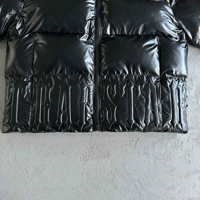 Chaqueta Trapstar Irongate Embossed Puffer Negra