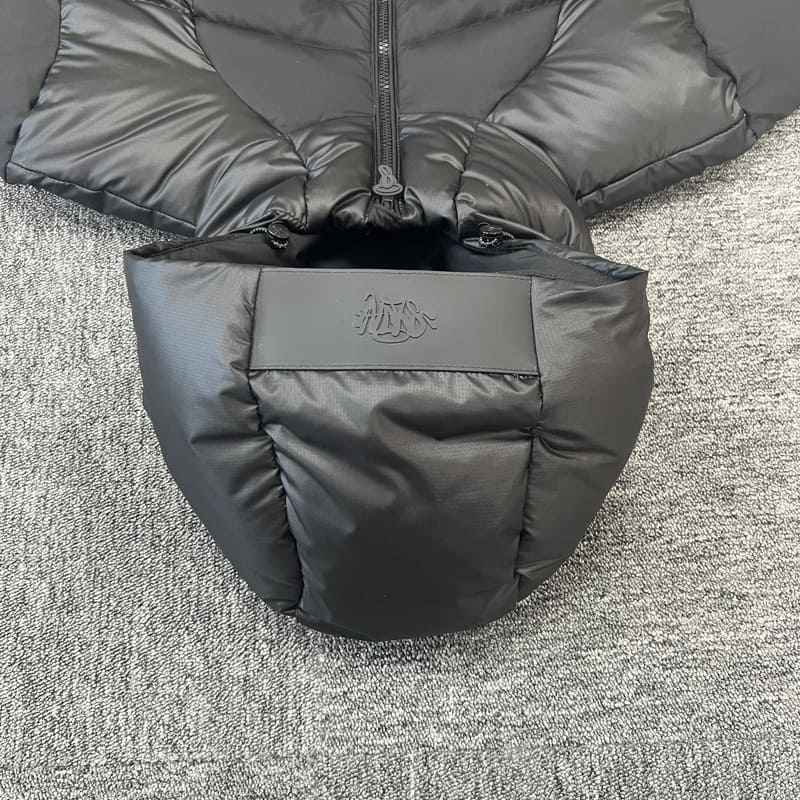 Chaqueta Puffer Synaworld Logo Wave Negra