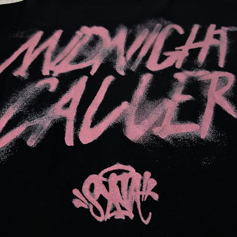 Disponible para entrega inmediata - Camiseta Synaworld Scream