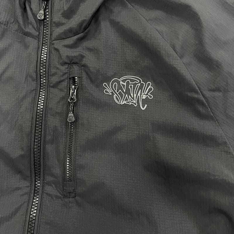 Chaqueta Synaworld Storm 'In My Bag' Negra