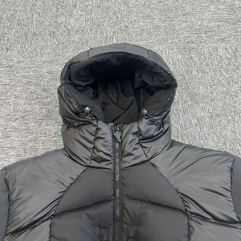 Chaqueta Puffer Synaworld Logo Wave Negra