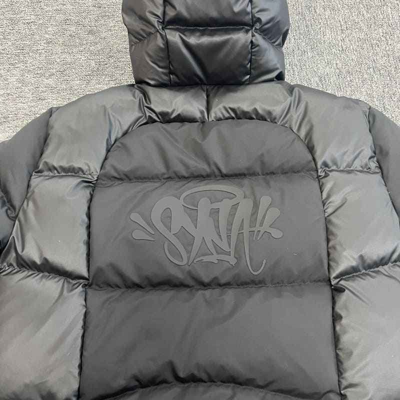 Chaqueta Puffer Synaworld Logo Wave Negra