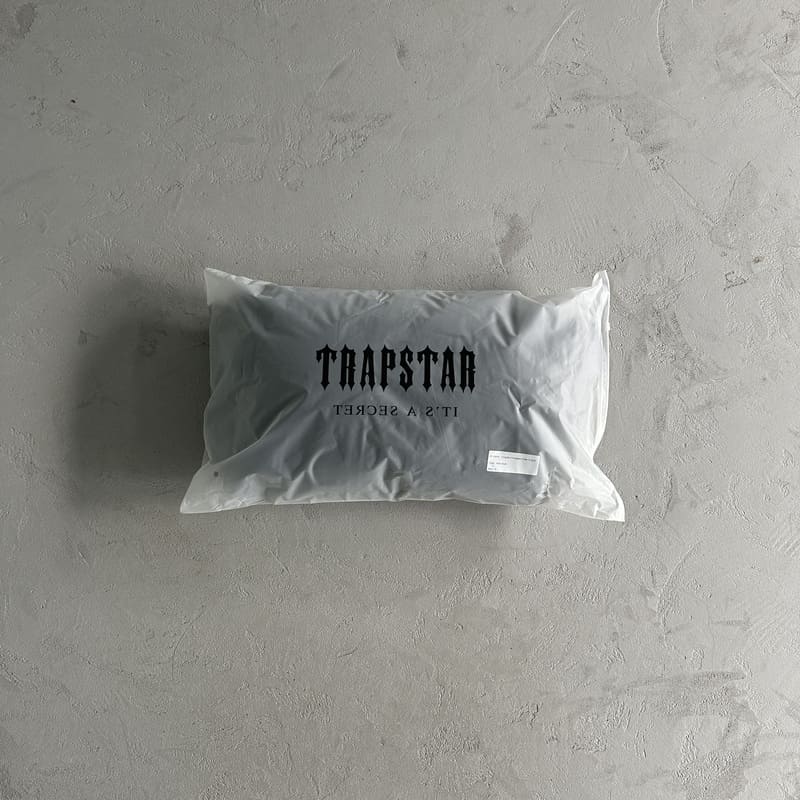 Chaqueta Trapstar Irongate Embossed Puffer Negra